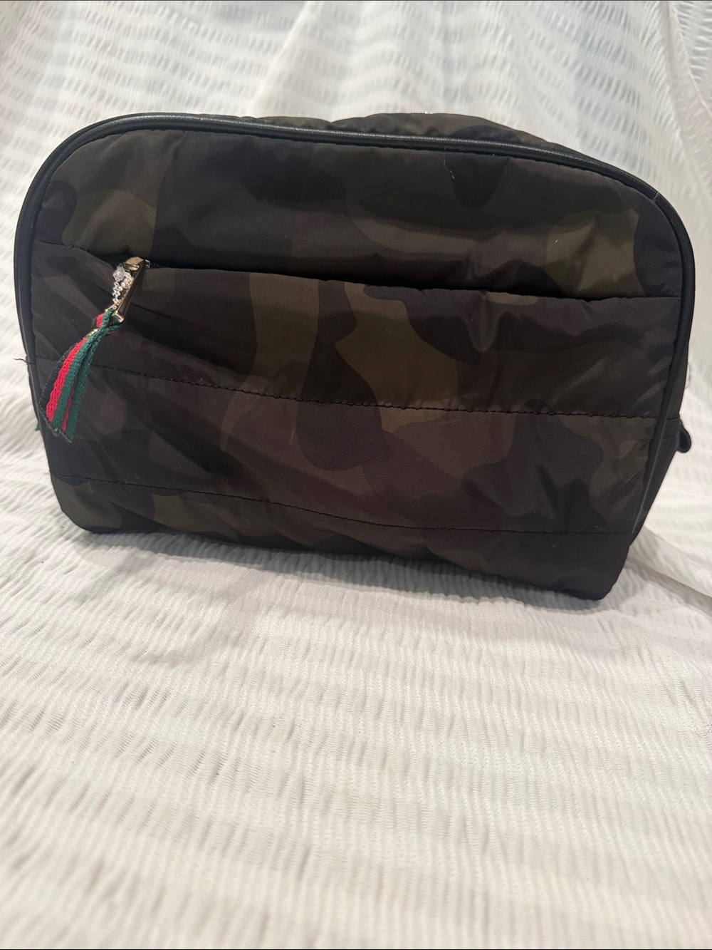 Sondra Robert’s Squared NWOT quilted camouflage zipper bag no strap